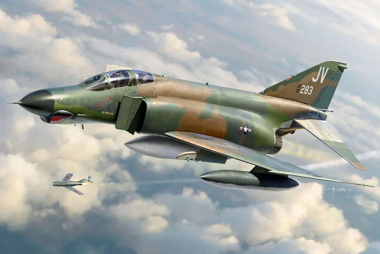 Academy 1/32 McDonnell Douglas F-4E Phantom USAF Vietnam War