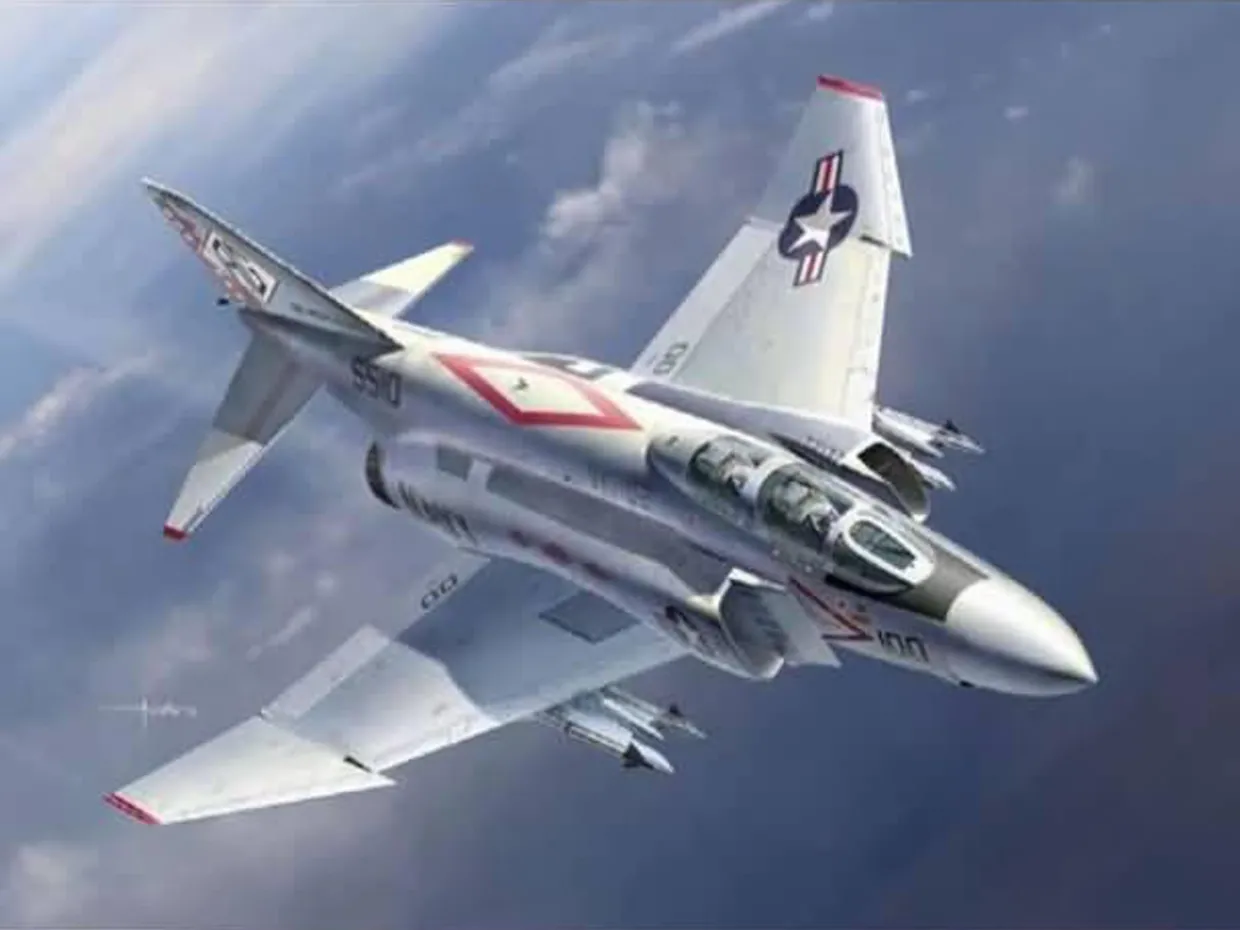 Academy 1/48 McDonnell Douglas F-4J Phantom II VF-102 Diamondbacks