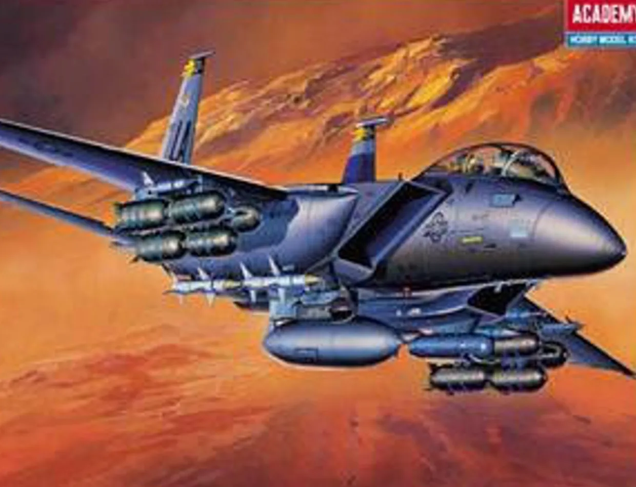 Academy 1/72 McDonnell Douglas F-15E Strike Eagle