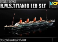 Academy 1/700 RMS Titanic with LED Lighting Set