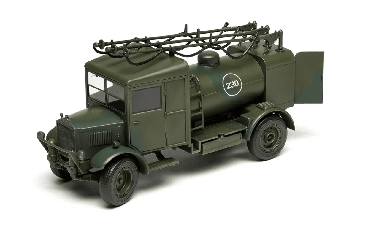Airfix 1/48 Albion 3-Point Fueller Truck