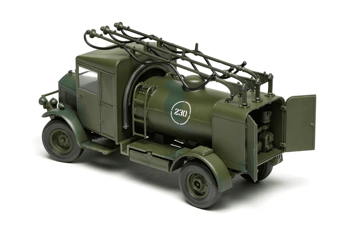 Airfix 1/48 Albion 3-Point Fueller Truck