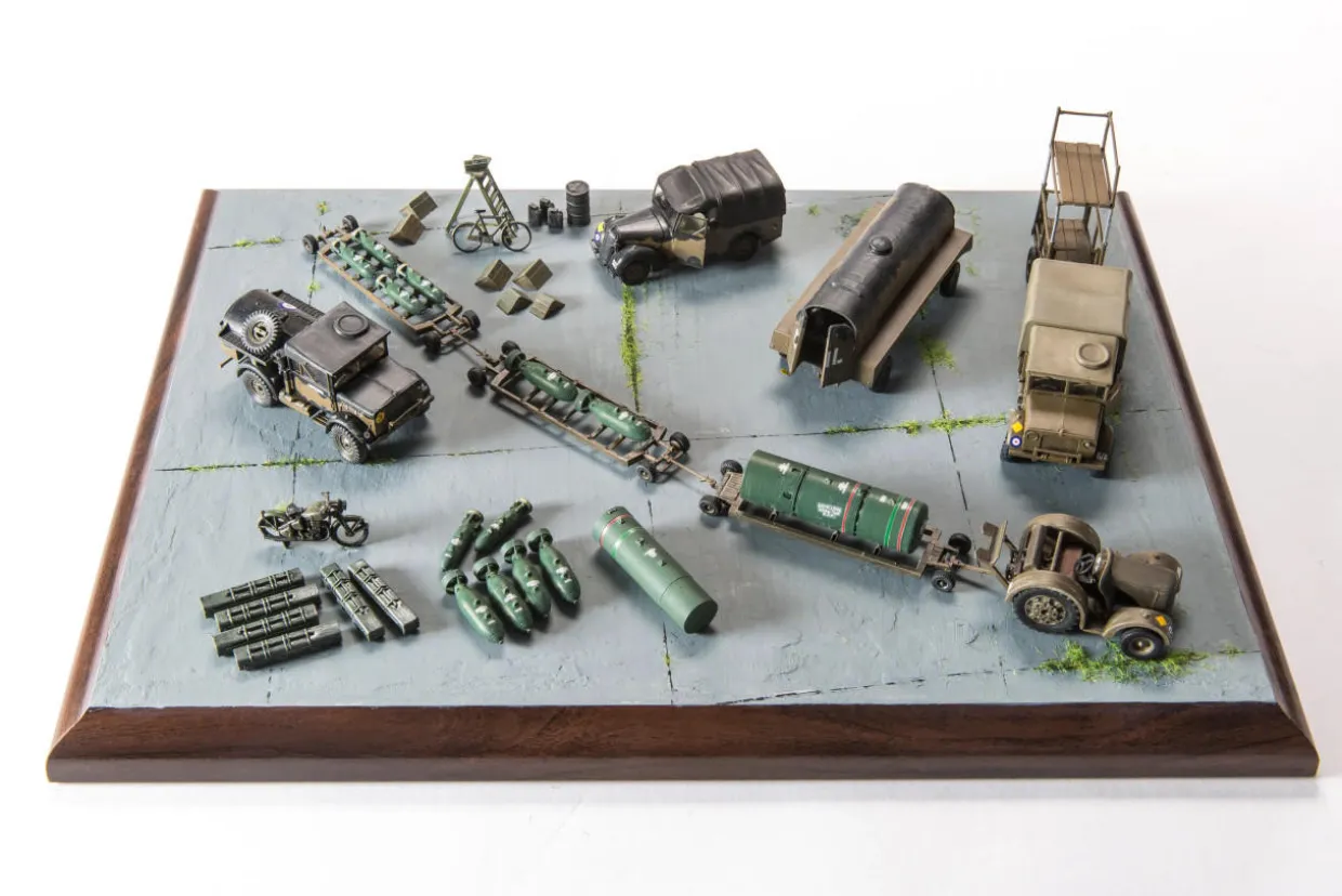 Airfix 1/72 RAF Bomber Re-supply Set