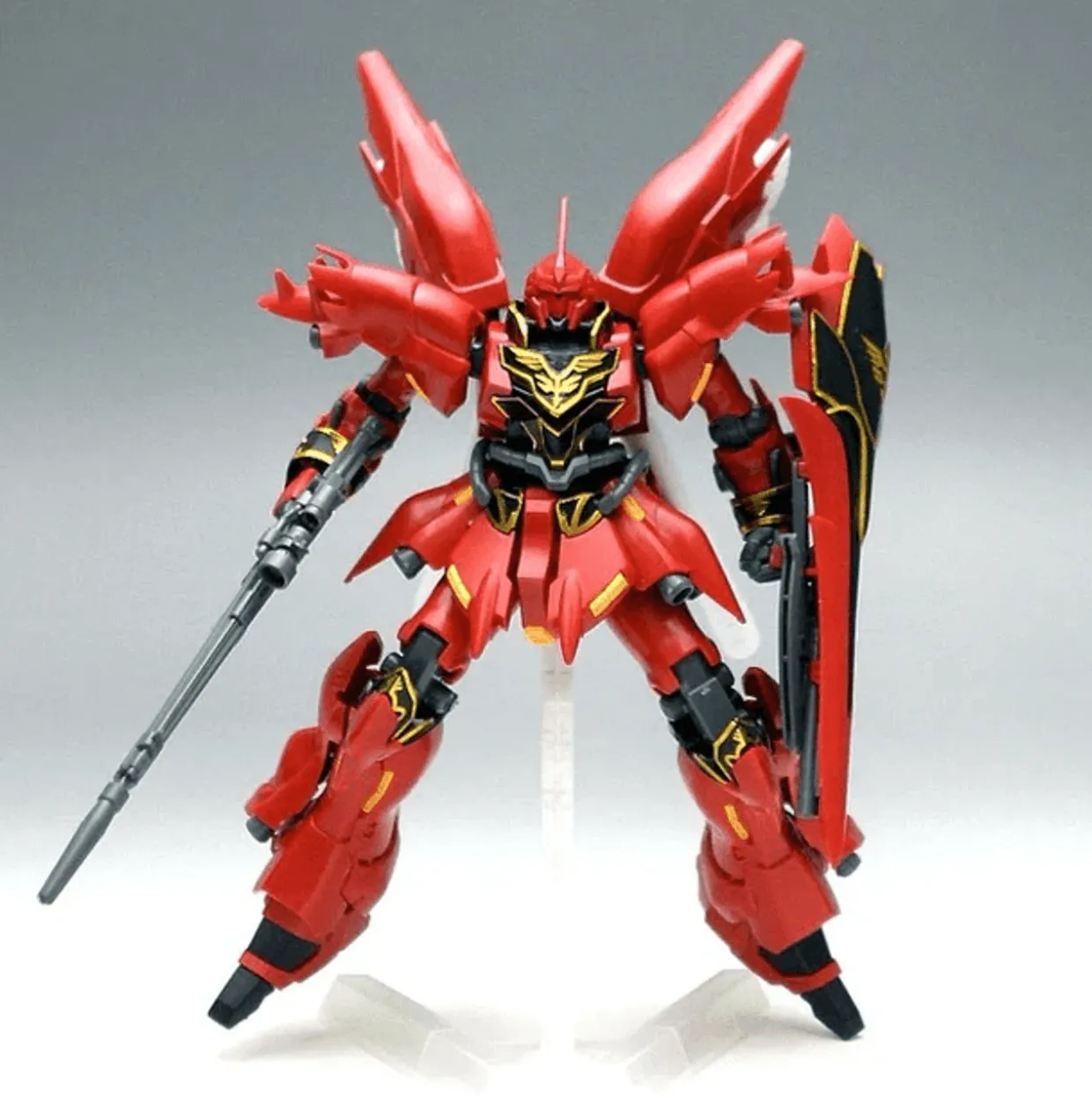 Bandai Gundam High Grade (HG) 1/144 MSN-06S Sinanju