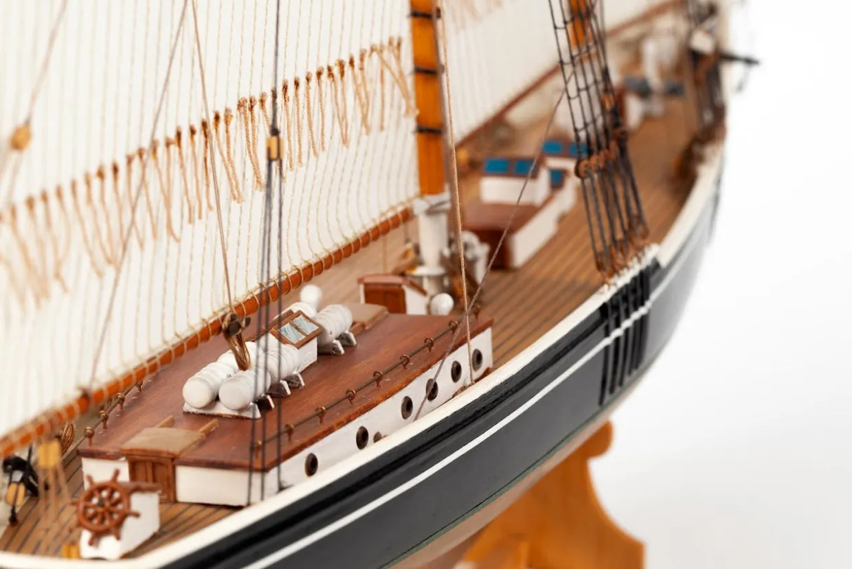 Billings Models 1/100 Bluenose II Wooden Ship Kit
