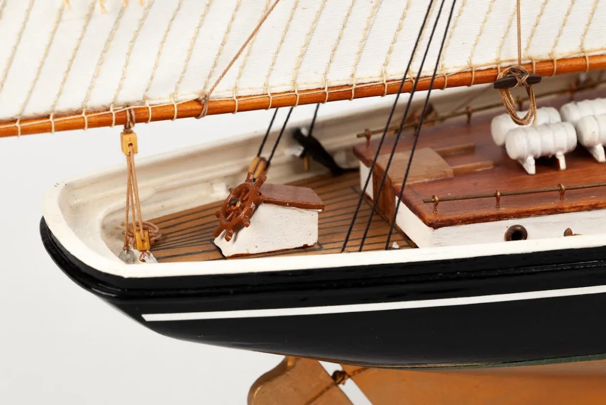 Billings Models 1/100 Bluenose II Wooden Ship Kit