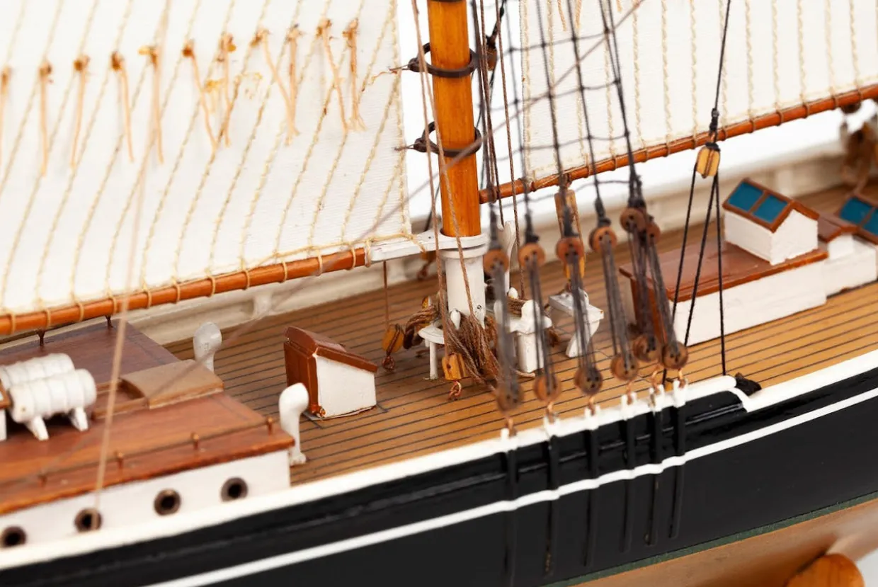 Billings Models 1/100 Bluenose II Wooden Ship Kit