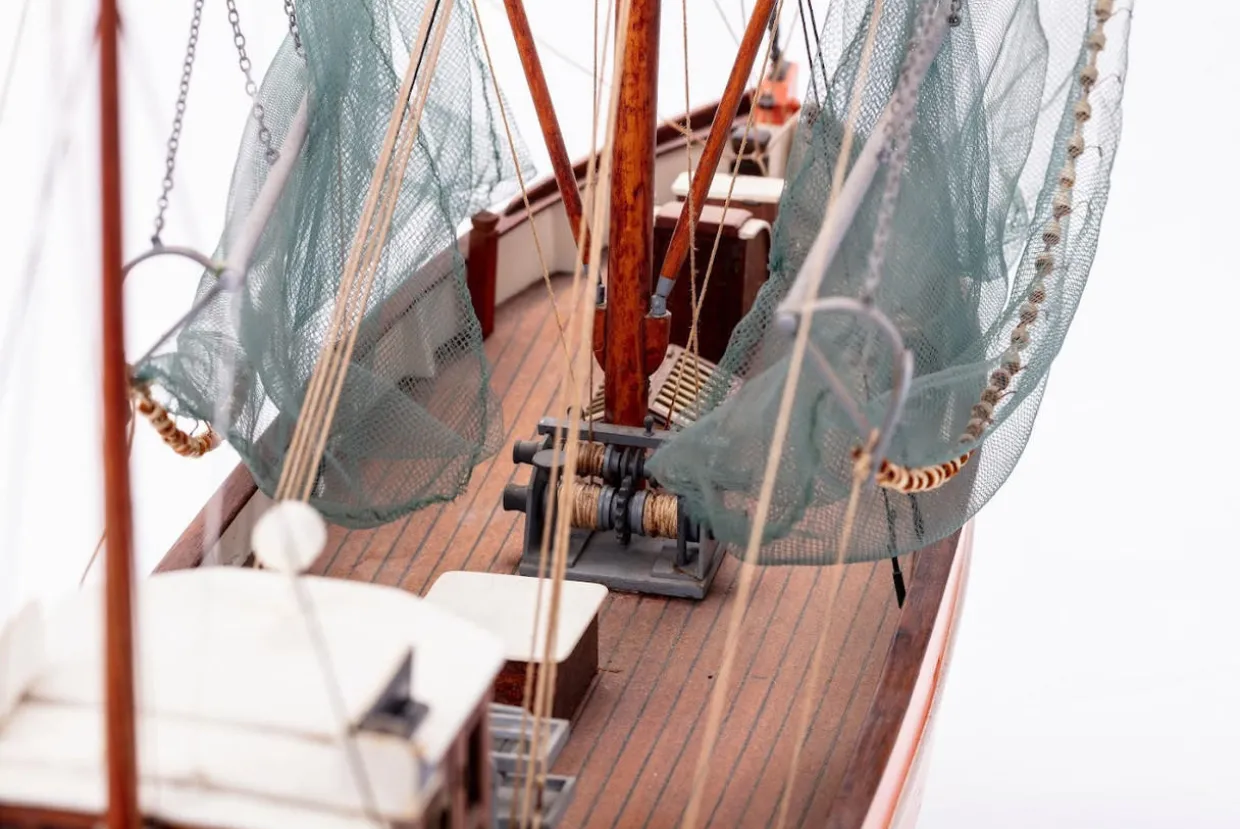 Billings Models 1/33 Krabbenkutter Cux 87 Wooden Boat Kit