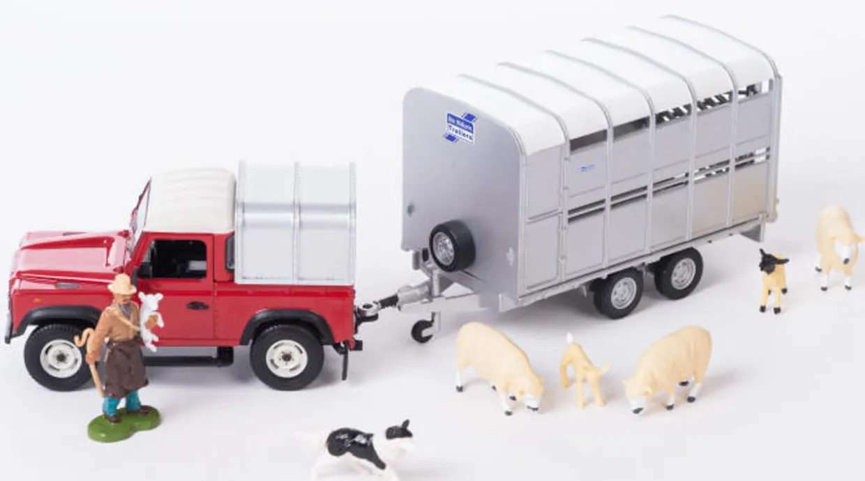 Britains 1/32 Land Rover & Sheep Trailer Set