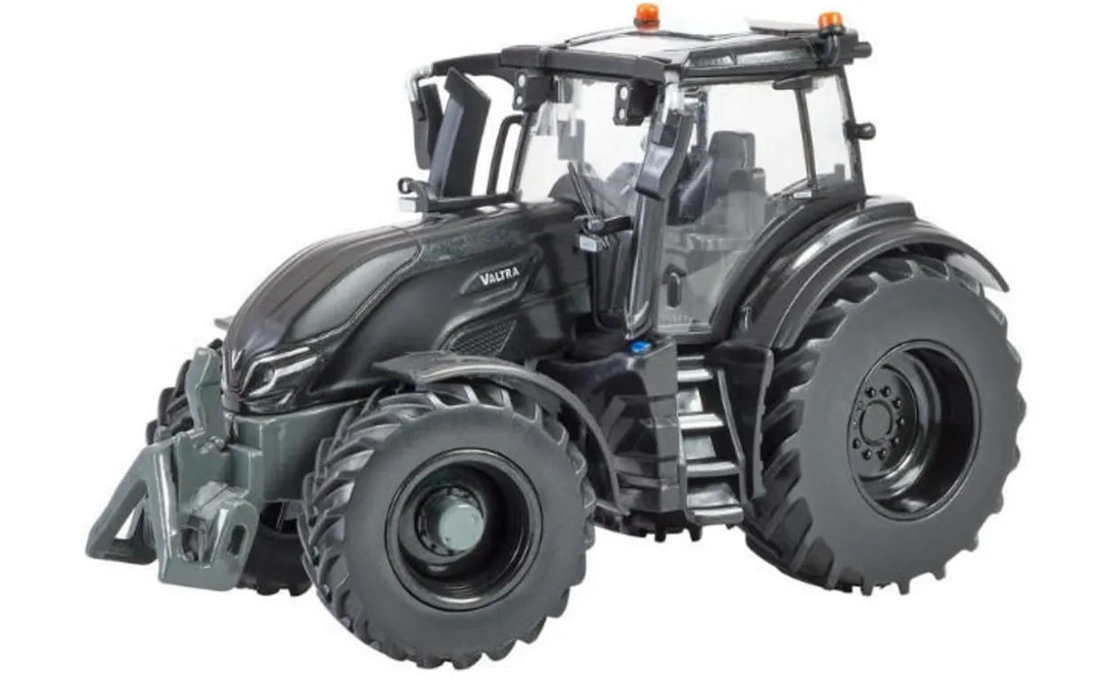 Britains 1/32 New Valtra