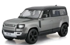Burago 1/24 2022 Land Rover Defender Diecast Model