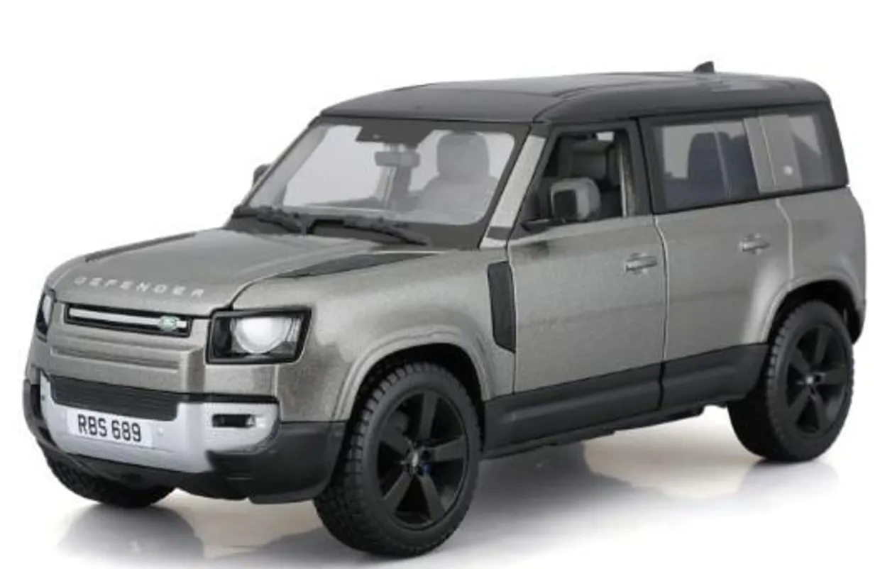 Burago 1/24 2022 Land Rover Defender Diecast Model
