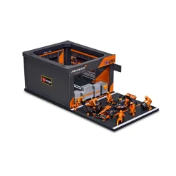 Burago 1/43 F1 McLaren MCL38 2024 Lando Norris Pit Pass Diorama