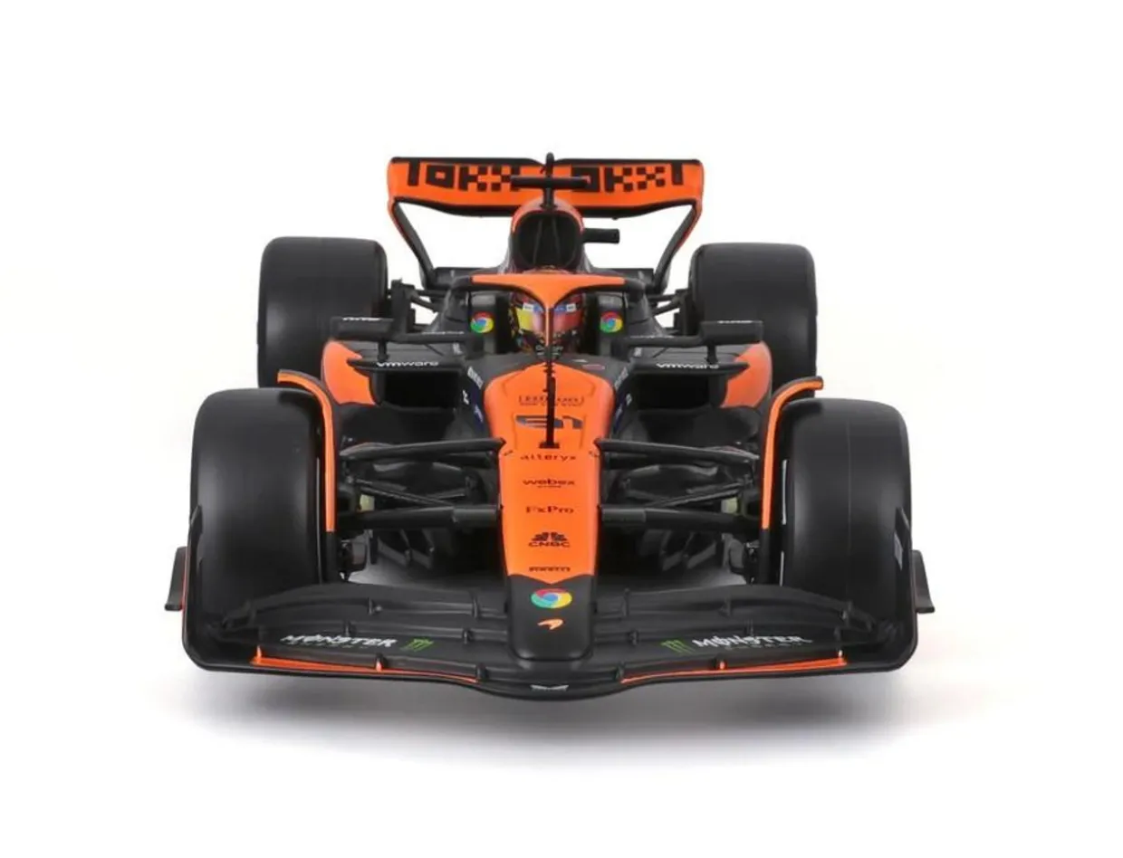 Burago 1/24 F1 McLaren MCL38 2024 Piastri Diecast Model Kit
