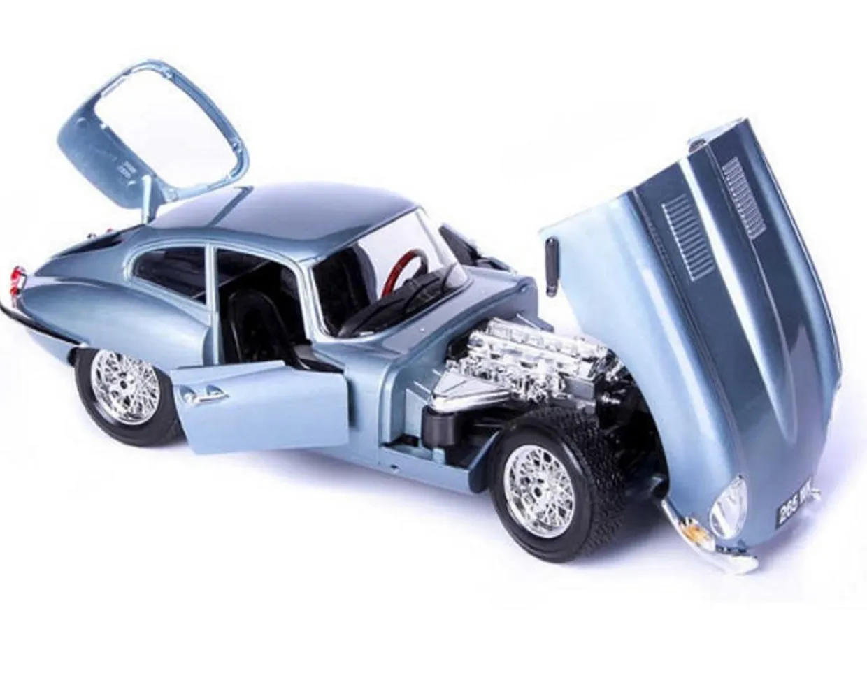 Burago 1/18 Jaguar E Coupe 1961 Diecast Model