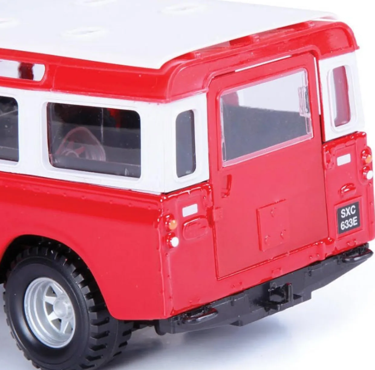 Burago 1/24 Land Rover Diecast Model