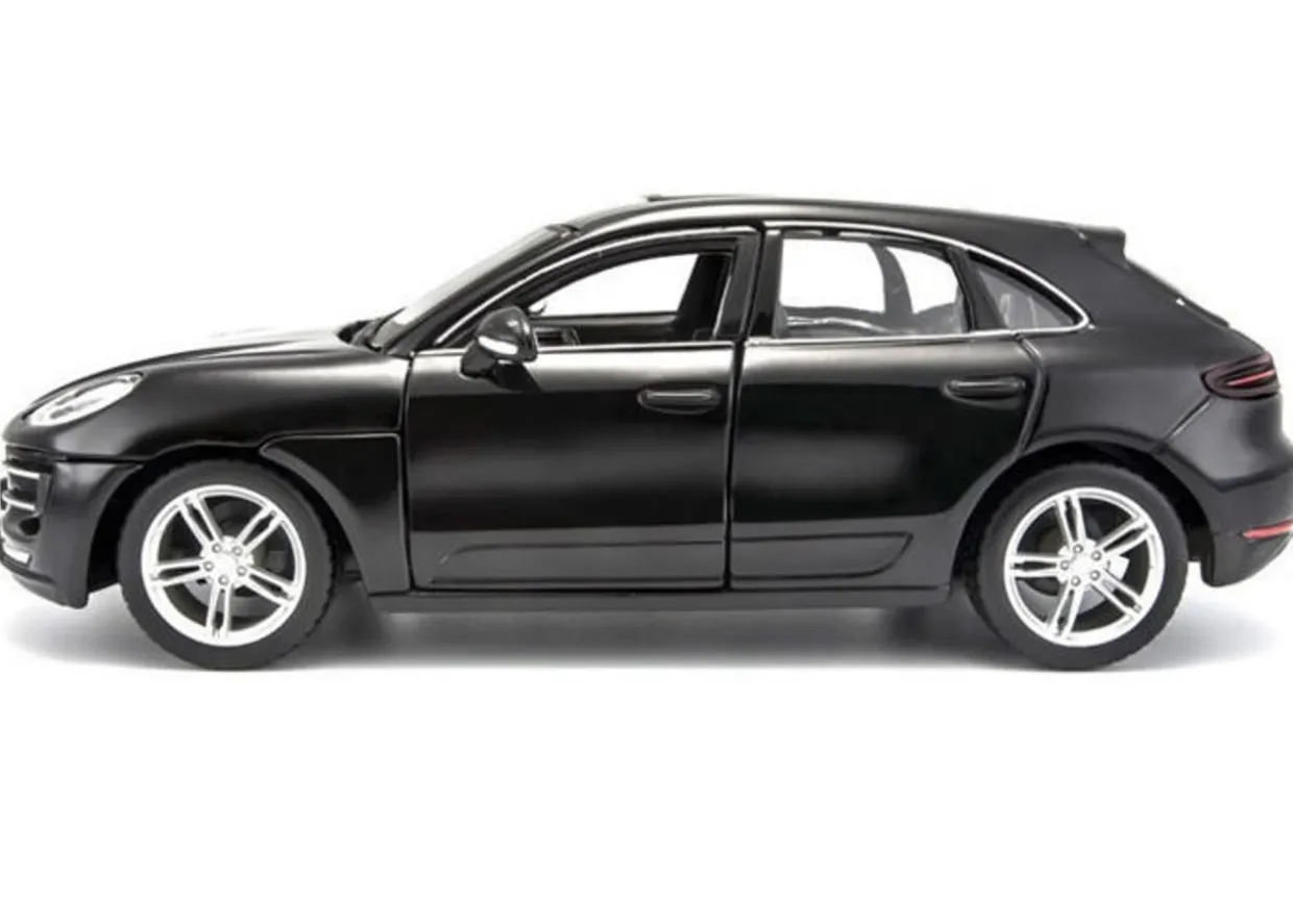 Burago 1/24 Porsche Macan Black Diecast Model