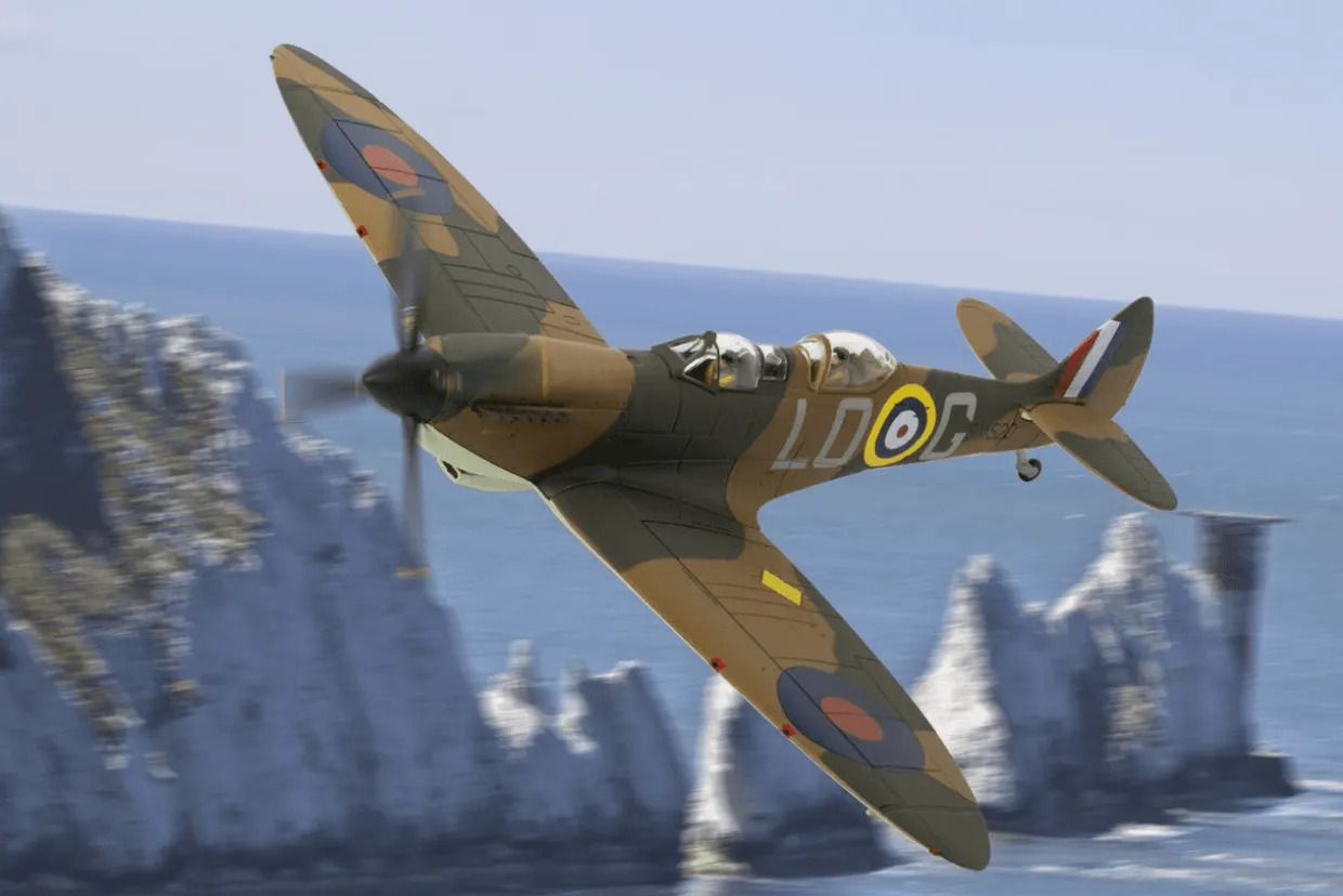 Corgi 1/72 Supermarine Spitfire T9 SM520/ LO-G (G-ILDA)