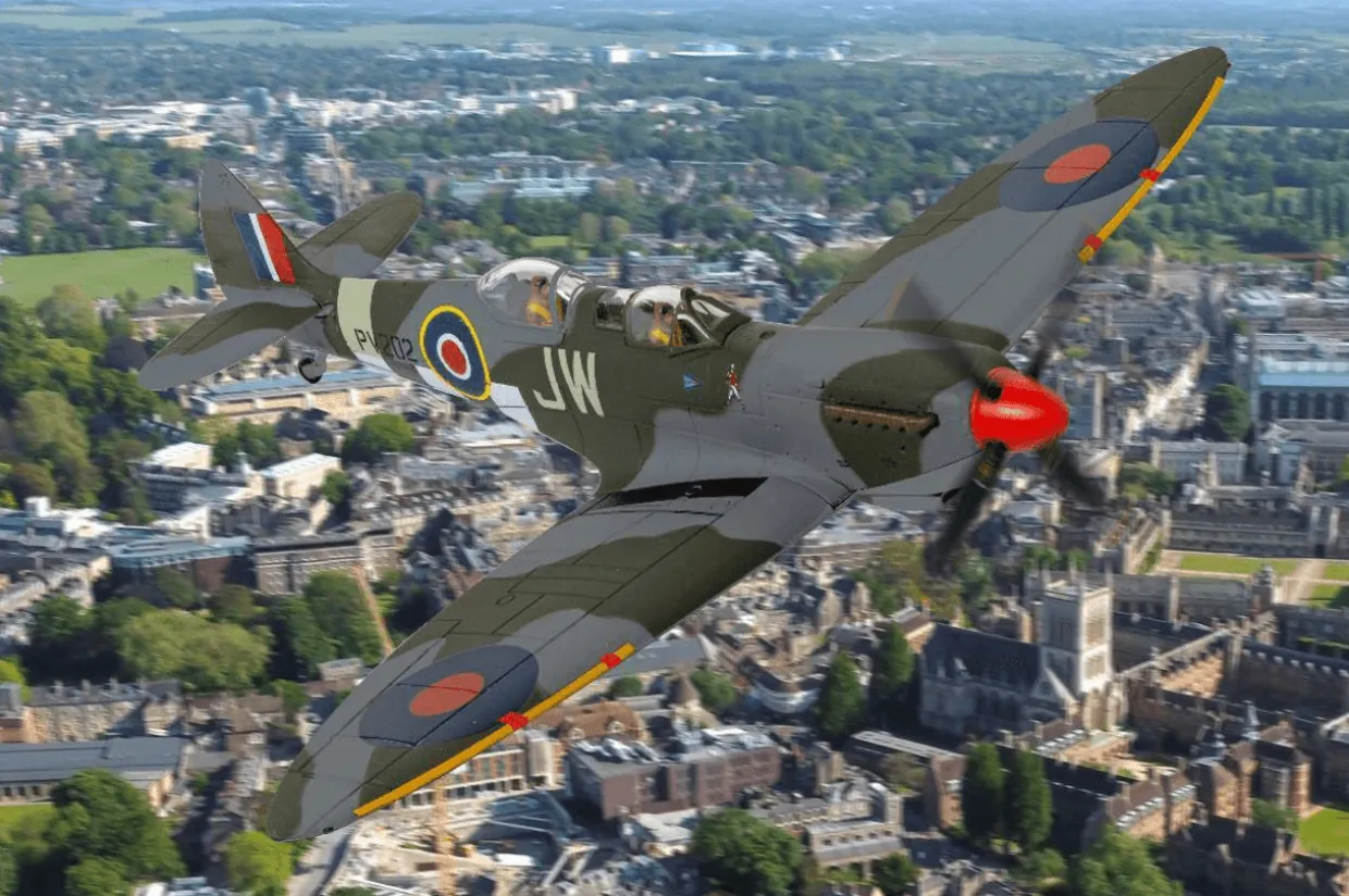 Corgi 1/72 Supermarine Spitfire T9 PV202/JW (G-CCCA)