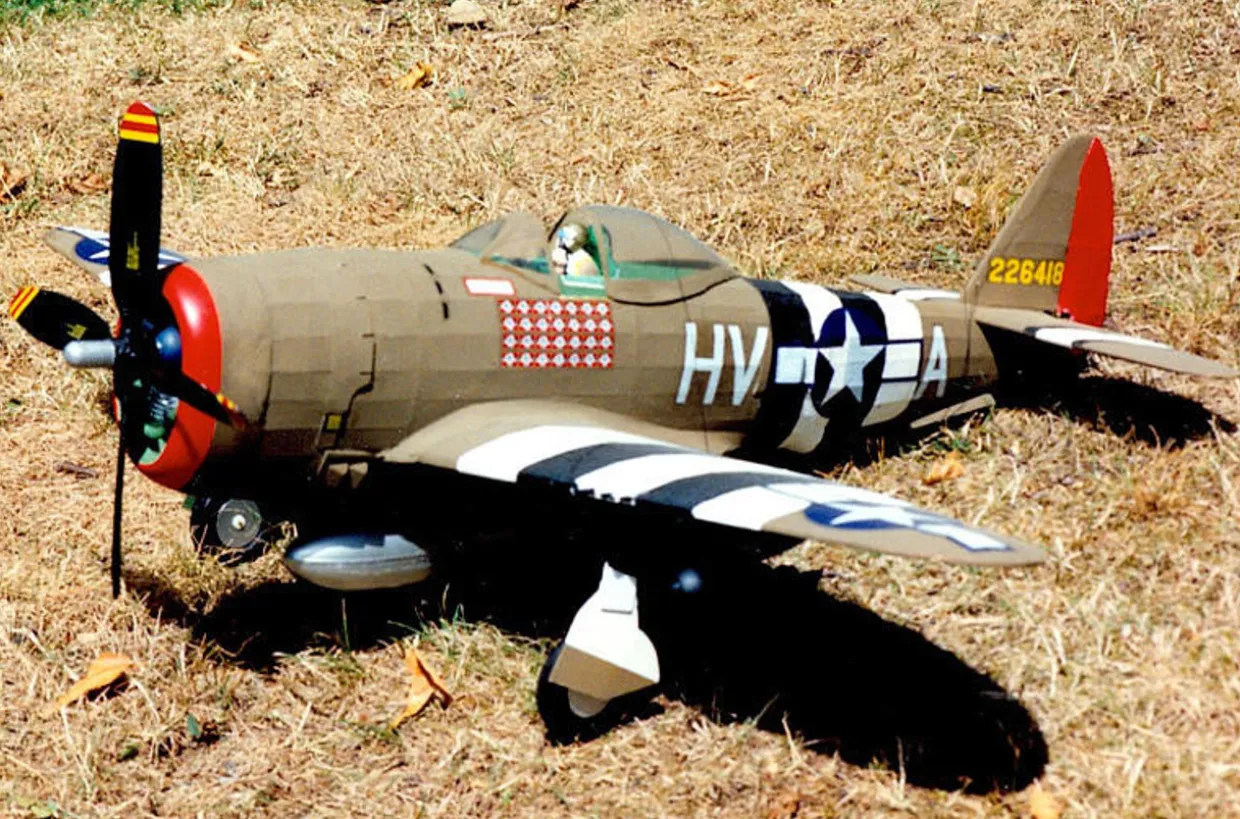 Guillow 1/16 Republic P-47D Thunderbolt Balsa Model Kit