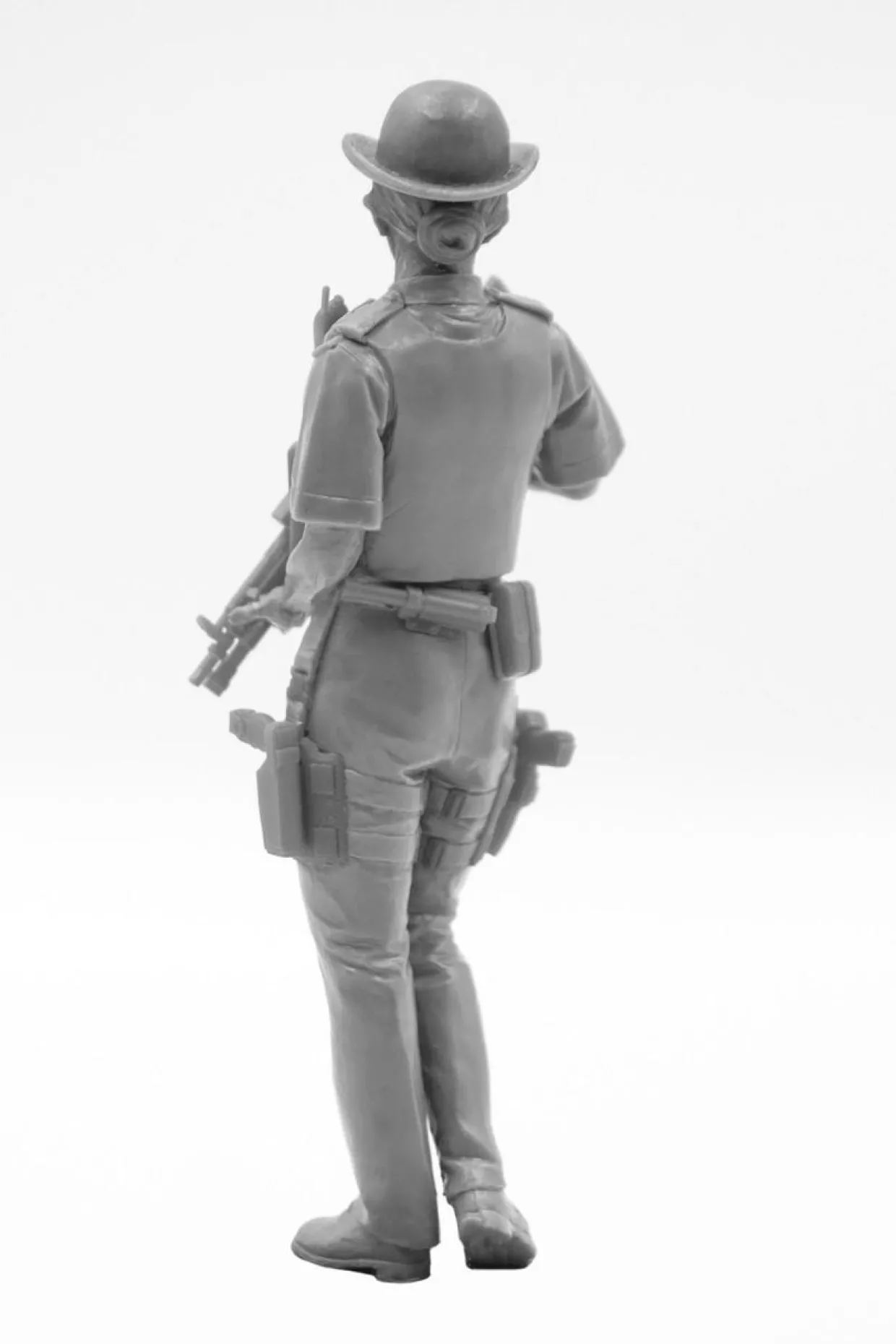 ICM 1/16 British Police Female Officer