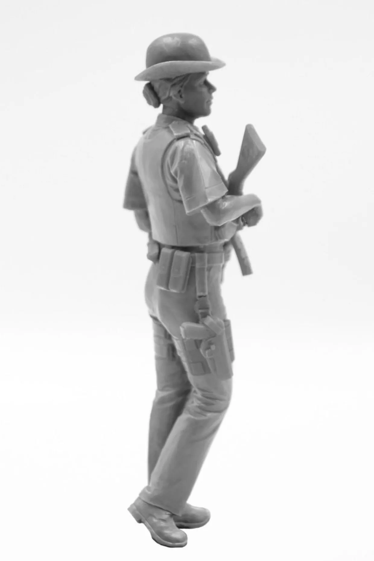 ICM 1/16 British Police Female Officer