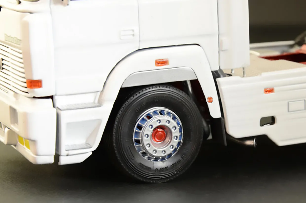 Italeri 1/24 Iveco Turbostar 190.48 Special