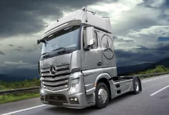 Italeri 1/24 Mercedes-Benz Actros MP4 Gigaspace