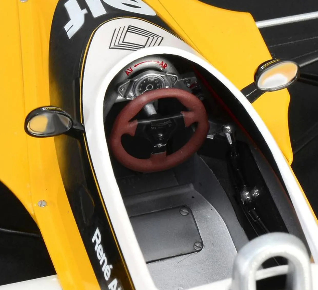 Italeri 1/12 Renault RE 20 Turbo