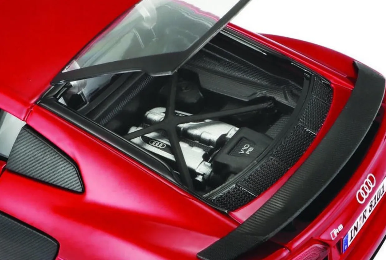 Maisto 1/24 Audi R8 V10 Plus Diecast Model Kit