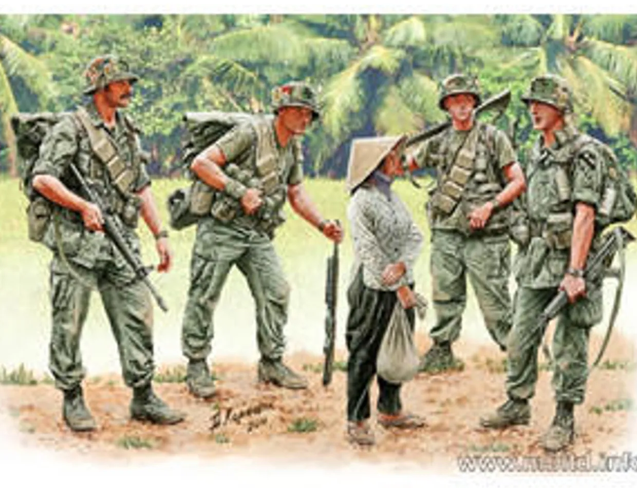 Master Box 1/35 Patroling Vietnam War Series