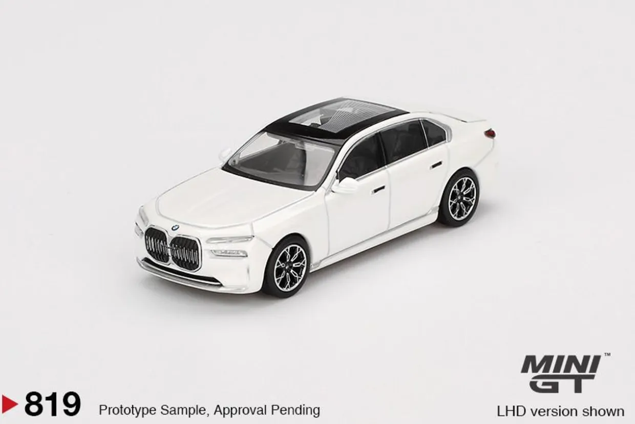 Mini GT 1/64 BMW I7 Xdrive 60 Mineral White (RHD)