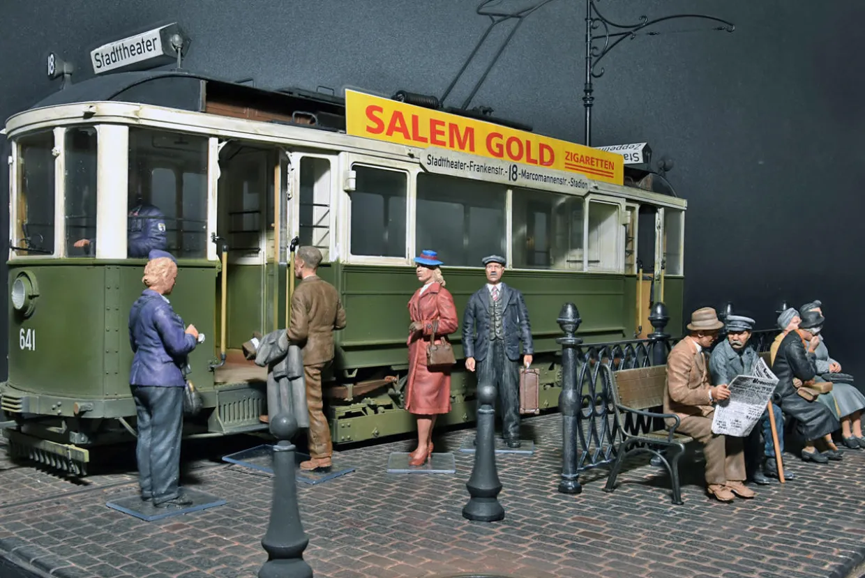 MiniArt 1/35 European Tram Car with Crew & Passengers Model
