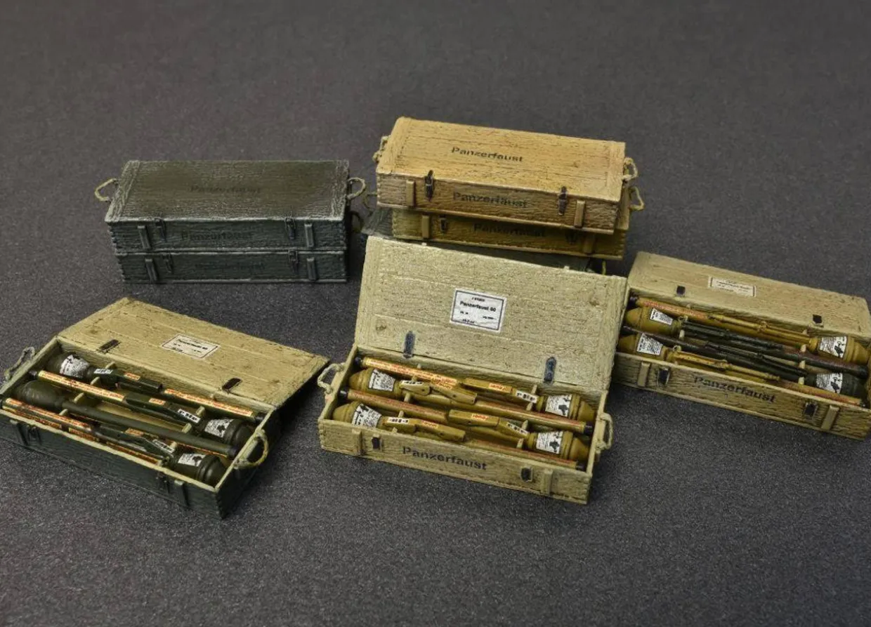 MiniArt 1/35 Panzerfaust 30/60 Model Kit