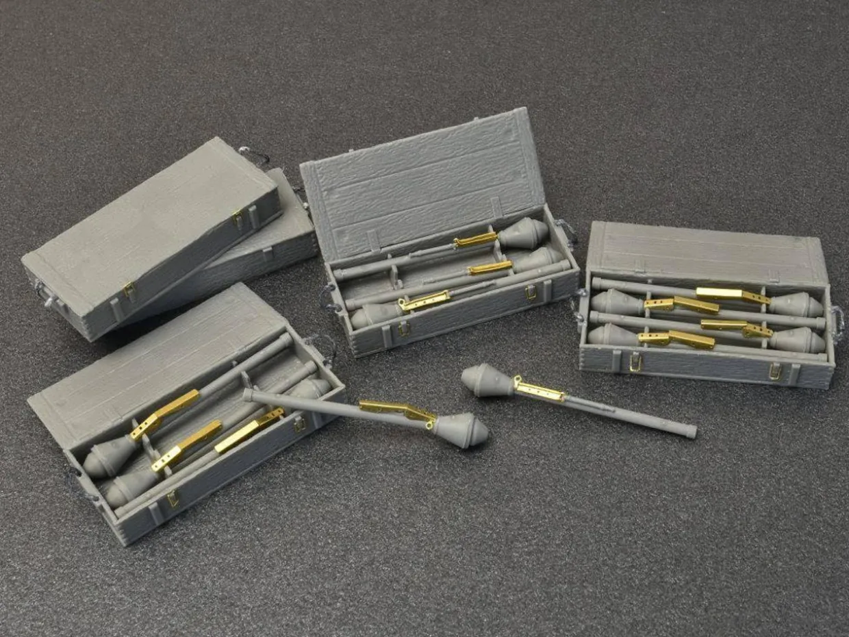 MiniArt 1/35 Panzerfaust 30/60 Model Kit