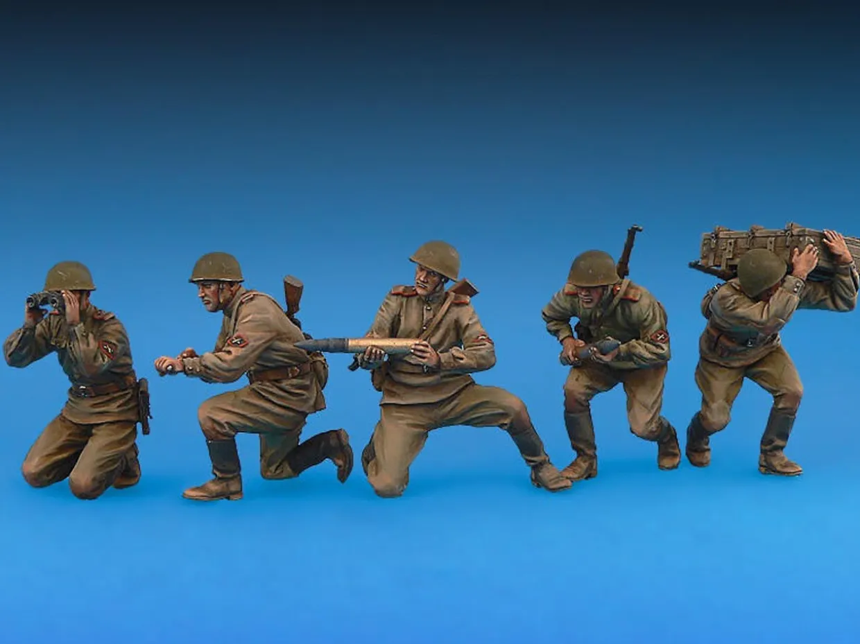 MiniArt 1/35 Soviet Artillery Crew Model Figures