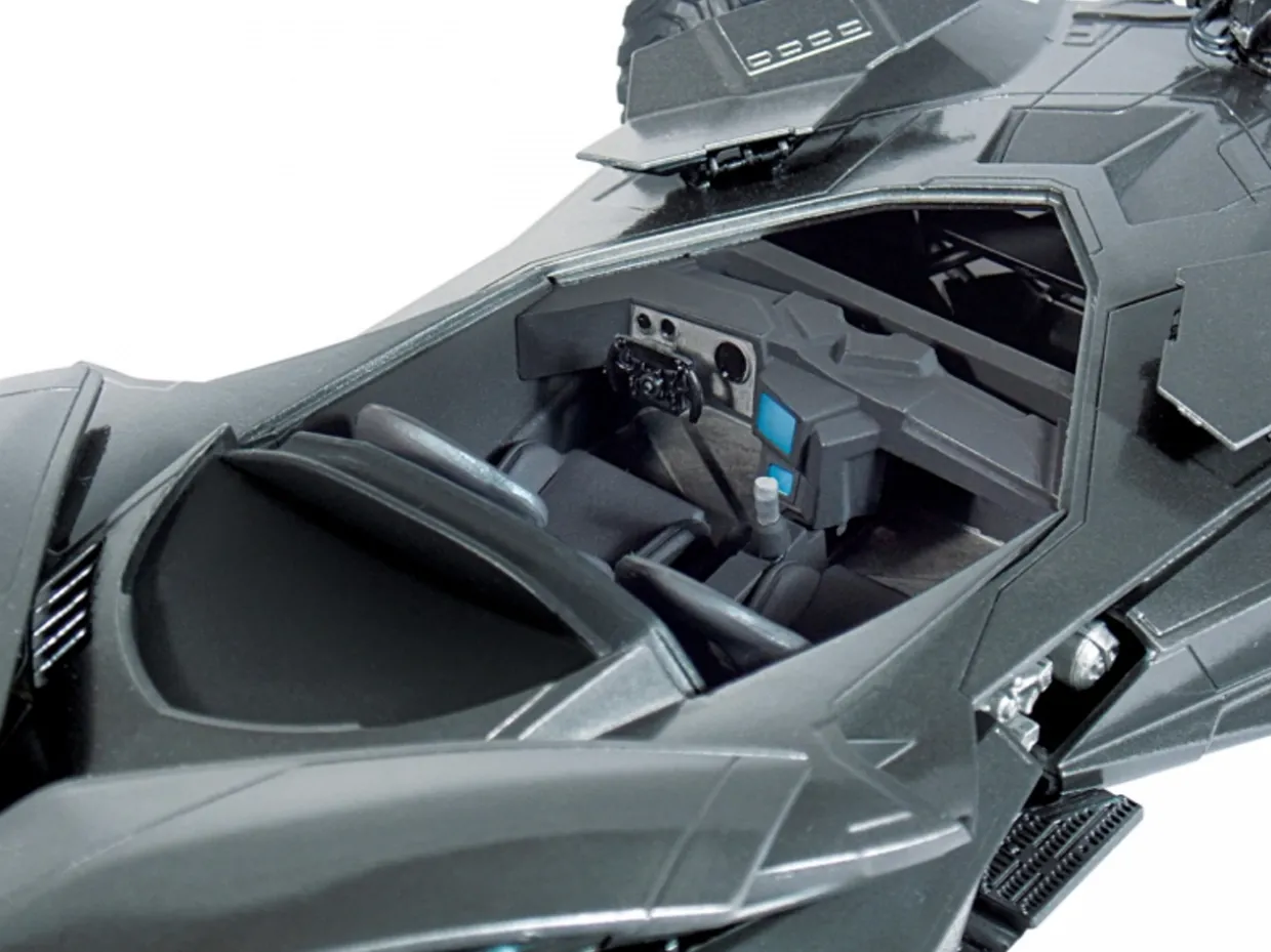Moebius Models 1/25 Batman vs Superman Batmobile