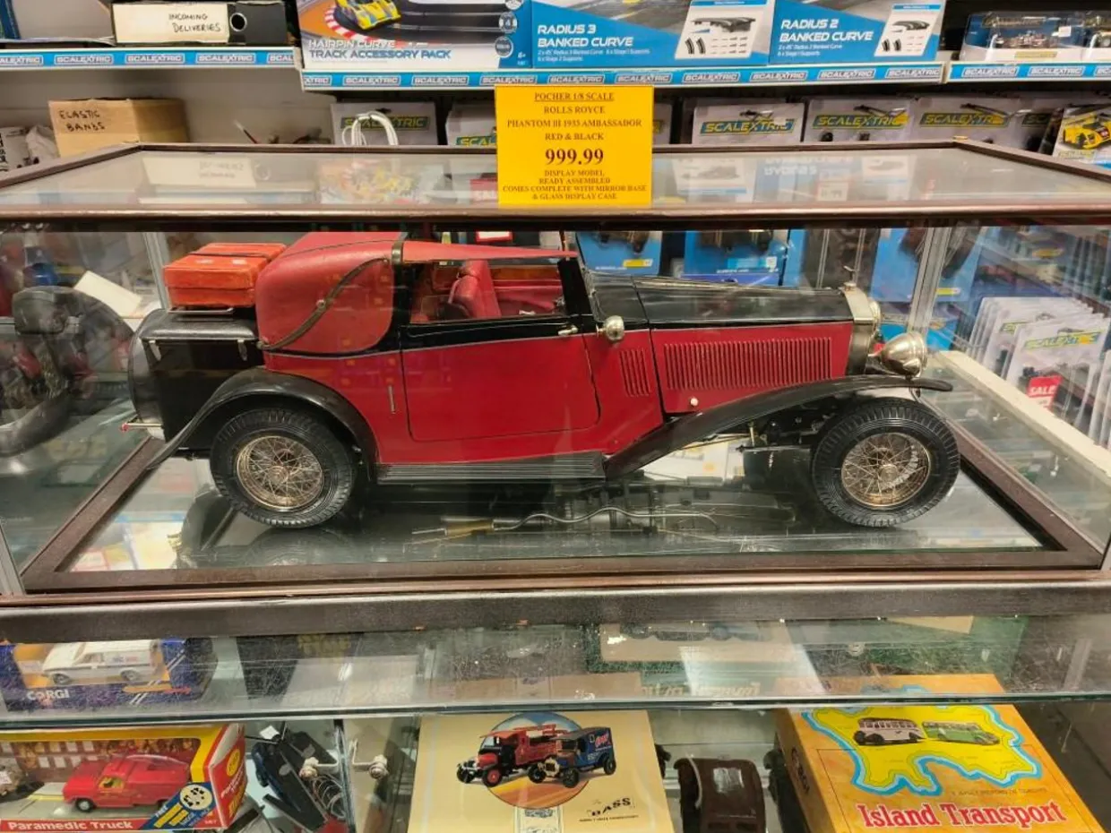 Pocher 1/8 1932 Rolls Royce Phantom II Sedanca Coupe Maroon And Black Ready Assembled