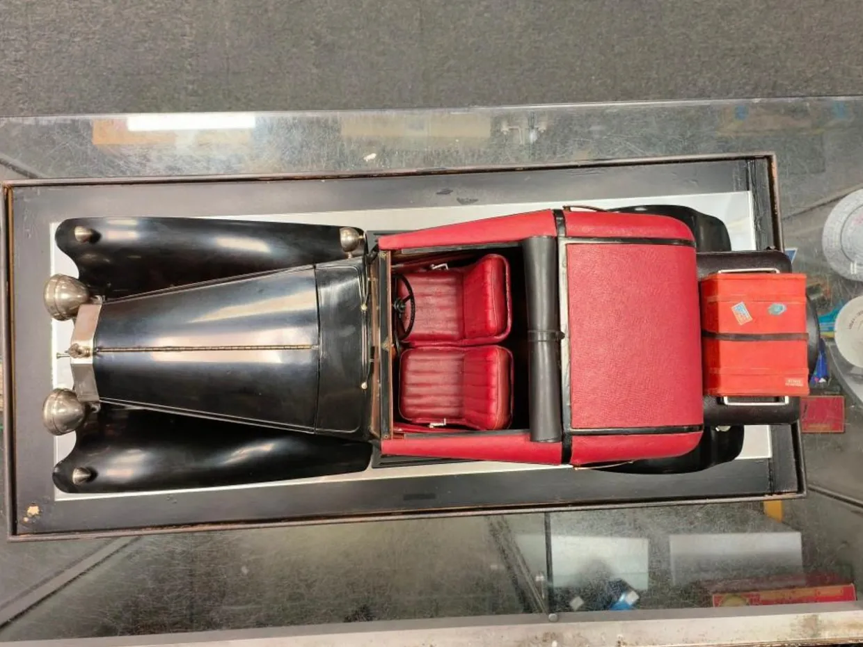 Pocher 1/8 1932 Rolls Royce Phantom II Sedanca Coupe Maroon And Black Ready Assembled