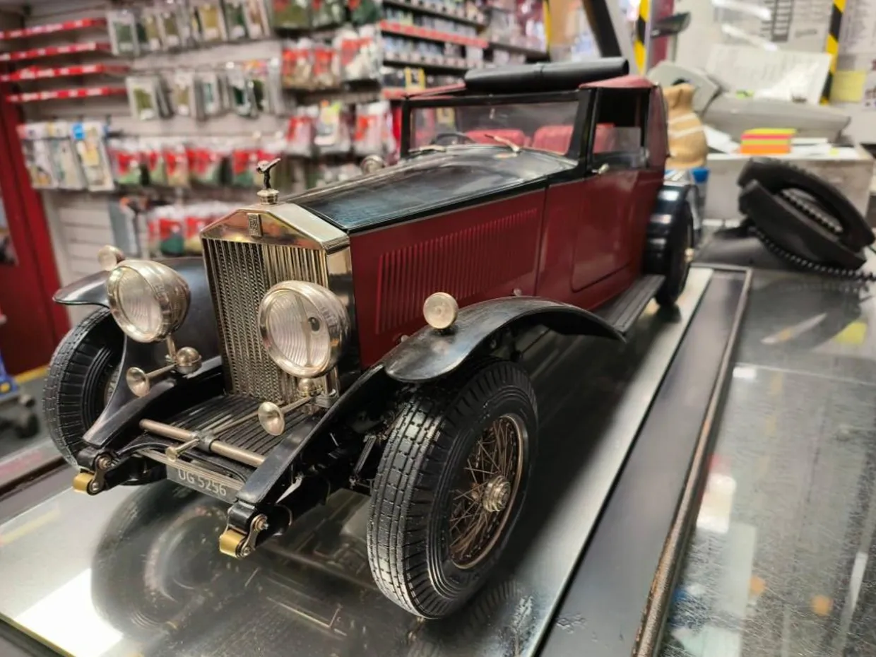 Pocher 1/8 1932 Rolls Royce Phantom II Sedanca Coupe Maroon And Black Ready Assembled