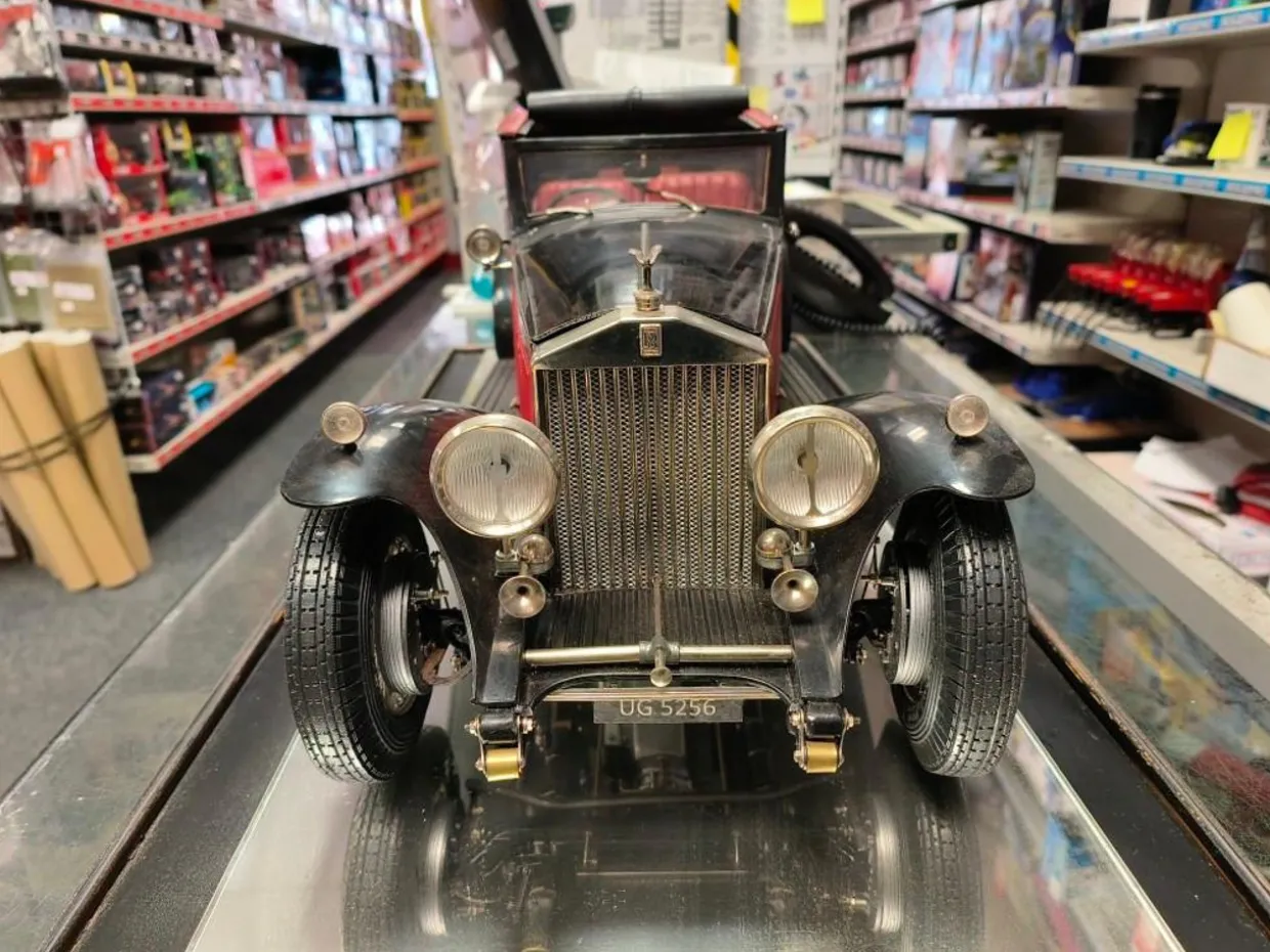 Pocher 1/8 1932 Rolls Royce Phantom II Sedanca Coupe Maroon And Black Ready Assembled