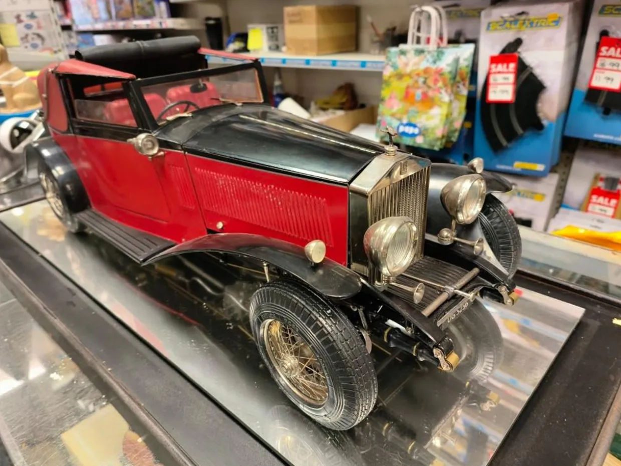 Pocher 1/8 1932 Rolls Royce Phantom II Sedanca Coupe Maroon And Black Ready Assembled