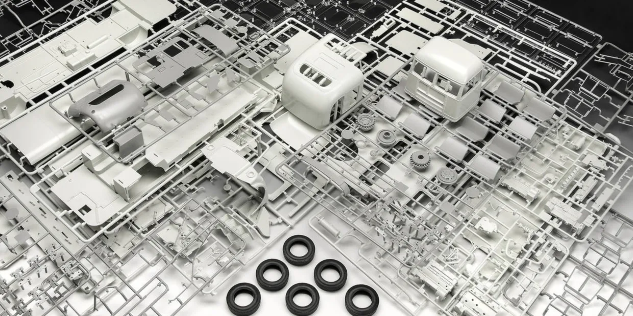 Revell 1/24 AEC Routemaster London Bus Platinum Edition