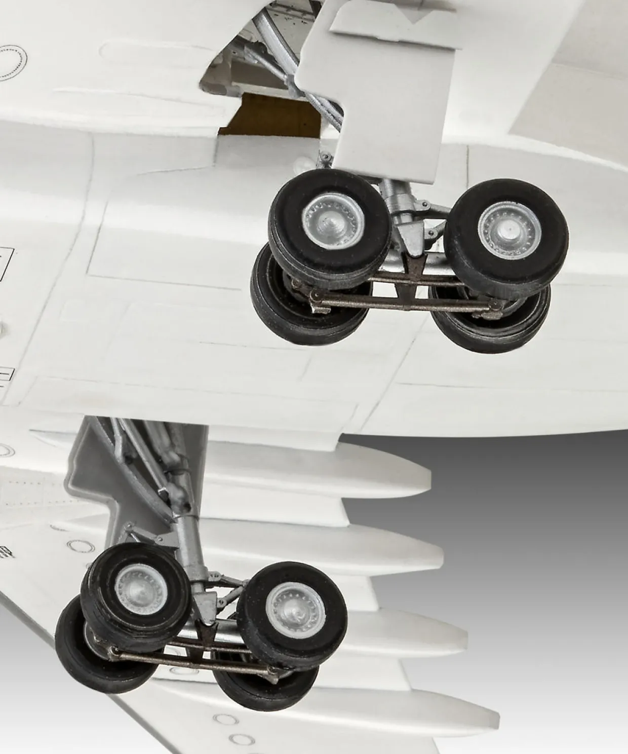 Revell 1/144 Airbus A330-300 Lufthansa New Livery Model Kit