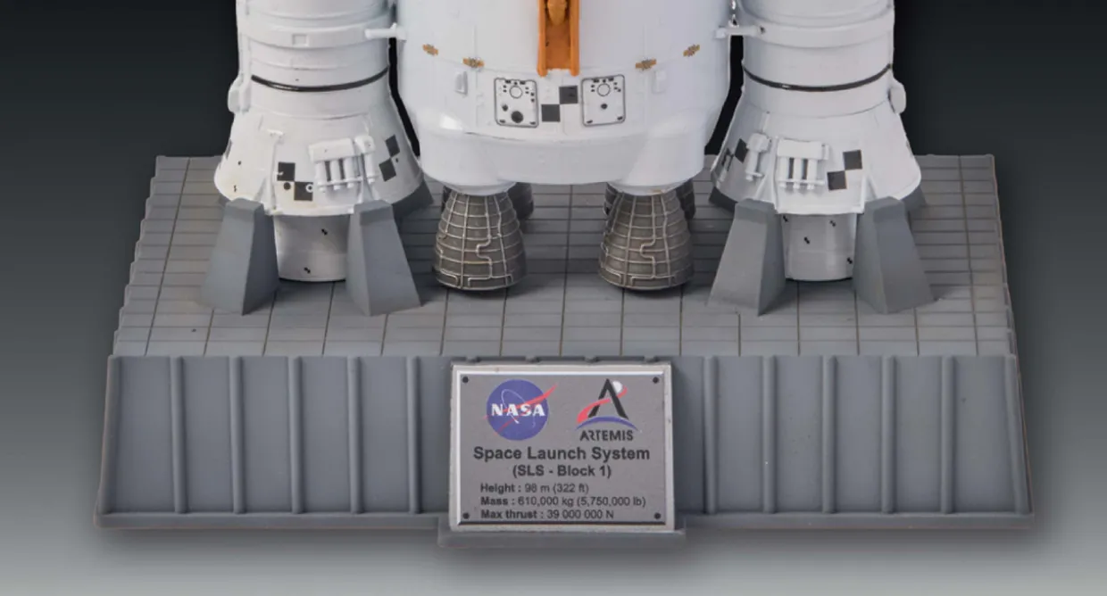 Revell 1/144 Artemis Space Launch System (SLS)