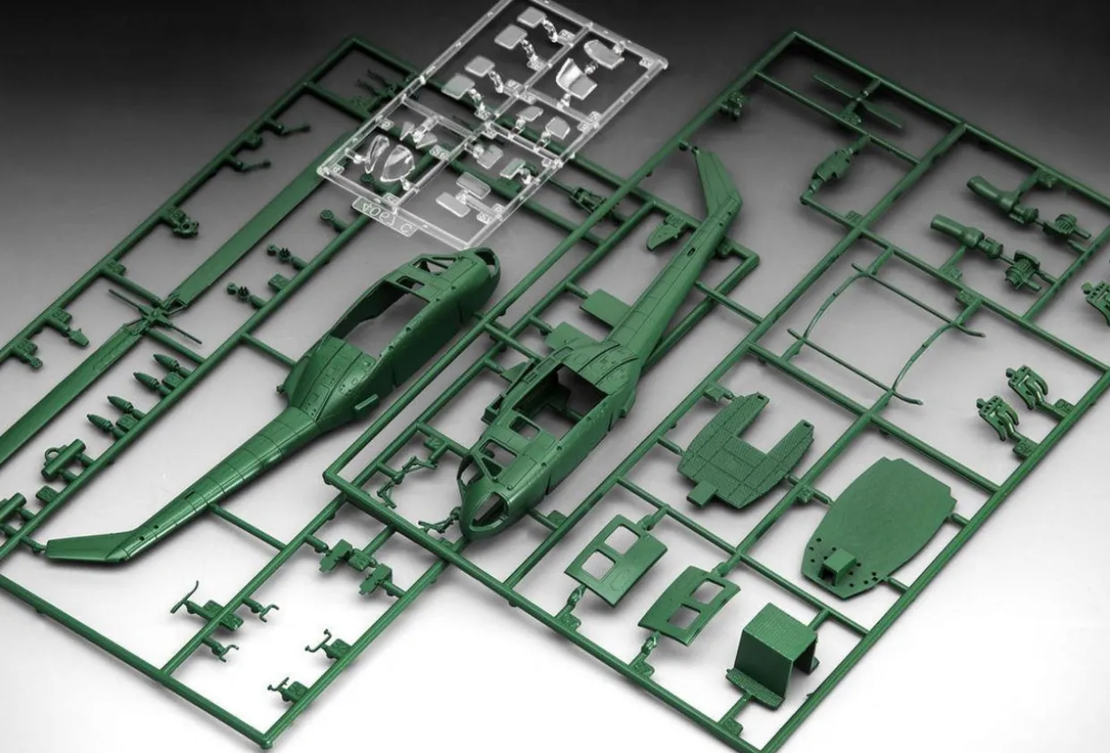 Revell 1/100 Bell UH-1H Iroquois Huey