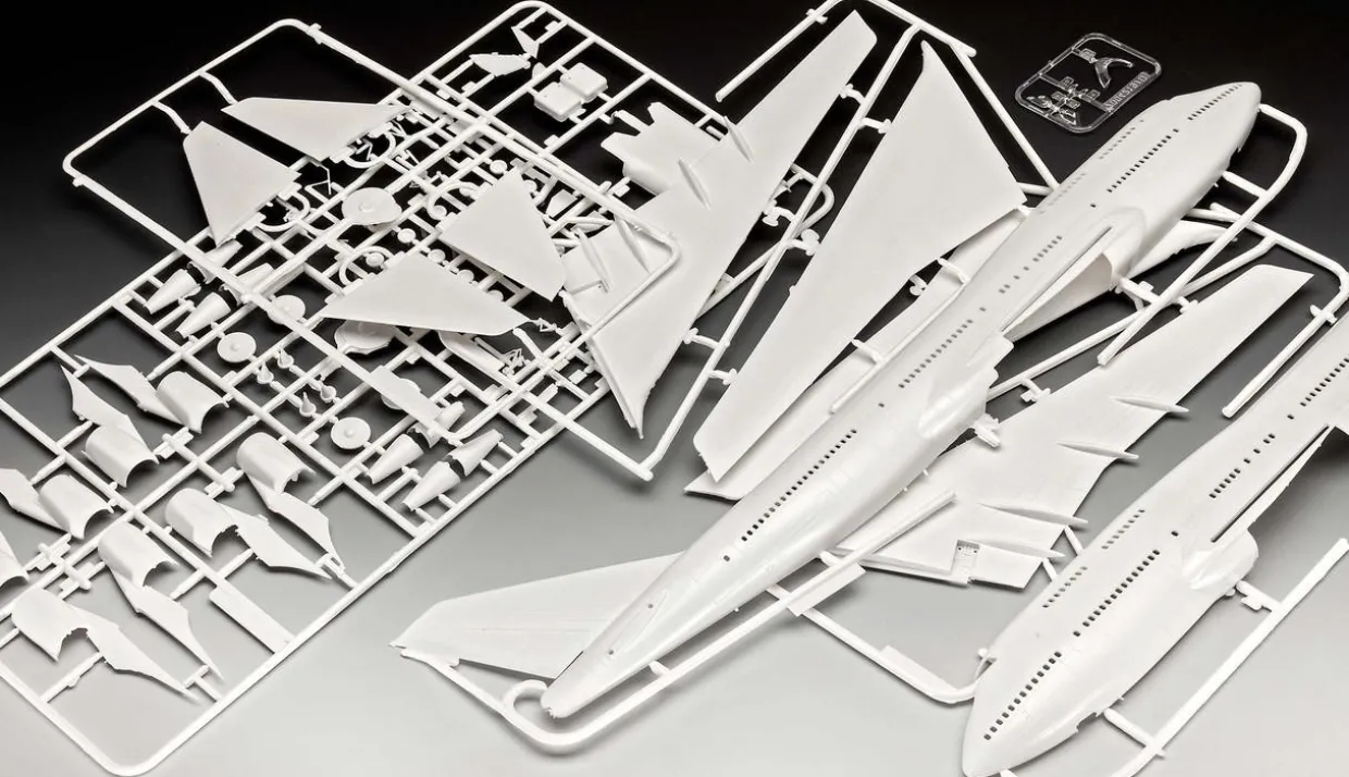 Revell 1/144 Boeing 747-8 Iron Maiden Ed Force One