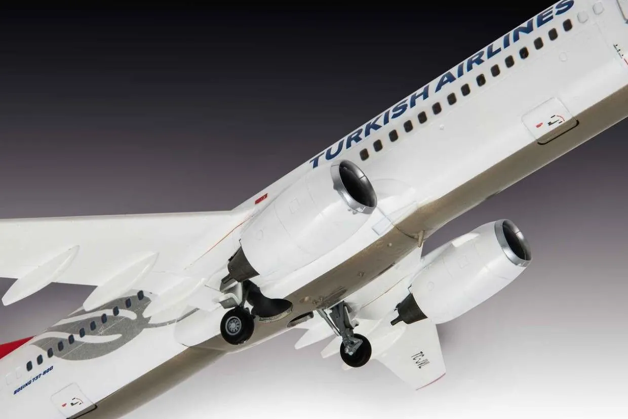 Revell 1/144 Boeing 737-800 Turkish Airlines