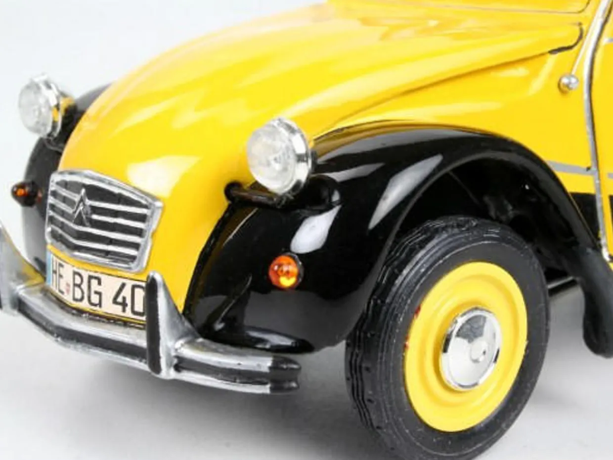 Revell 1/24 Citroen 2CV Starter Set