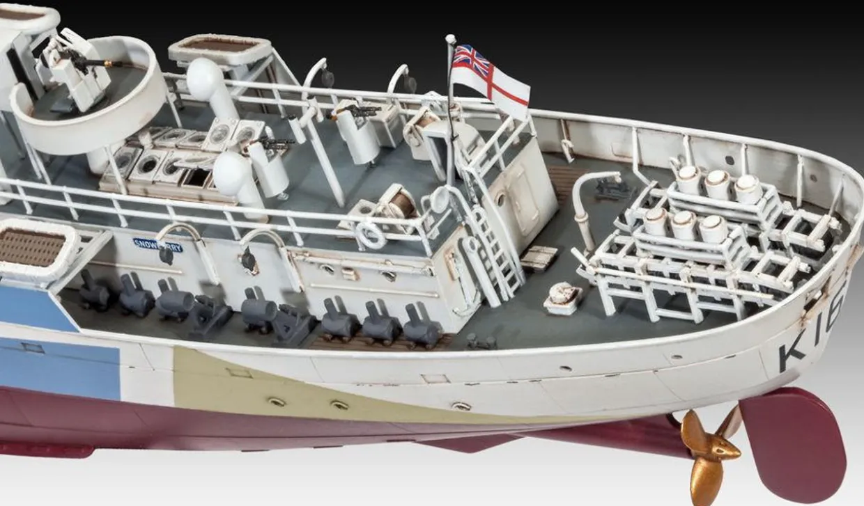 Revell 1/144 HMCS Snowberry Flower Class Corvette